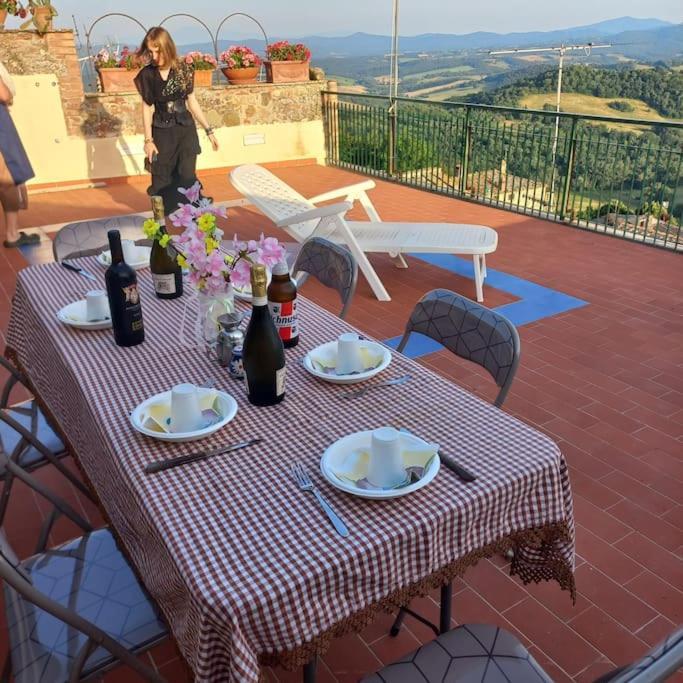 La Casa Del Gallo Radicondoli Bagian luar foto